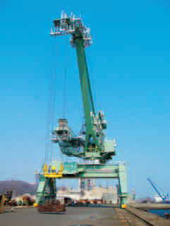 Подъемный кран для судостроительной верфи - Mitsui Engineering & Shipbuilding - с подъемной стрелой