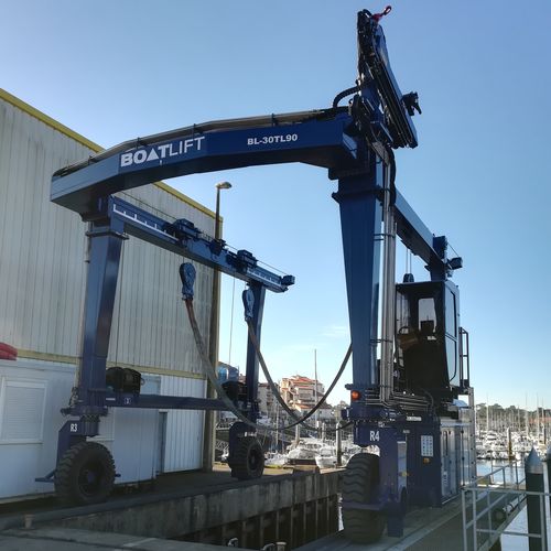 Полноприводный судоподъемник - BL30TL-90°RCG - BOAT LIFT - с дистанционным управлением / для большой нагрузки / на 4-х колесах