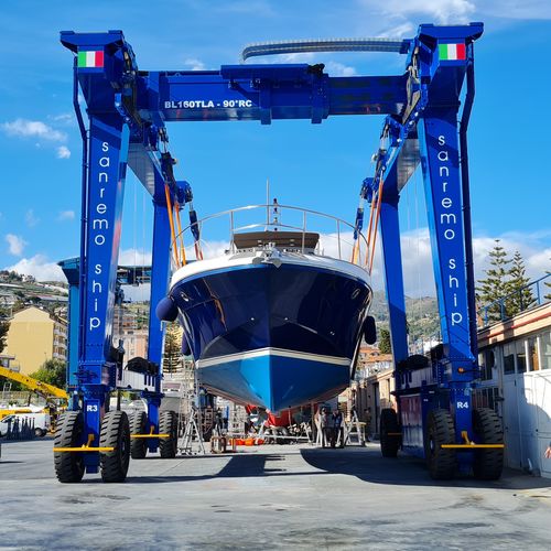 Судоподъемник с дистанционным управлением - BL160TLA-90°RC - BOAT LIFT - полноприводный / для большой нагрузки / с регулируемой по ширине траверсой