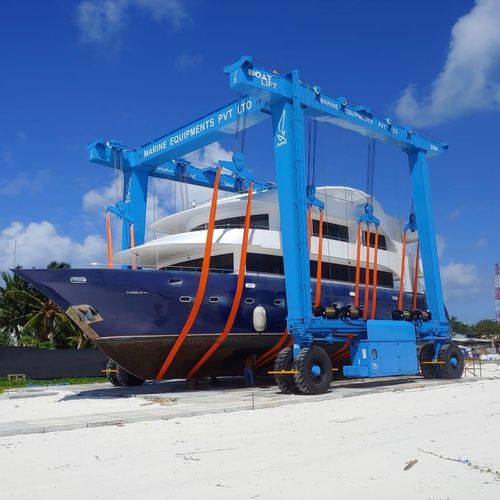 Судоподъемник с дистанционным управлением - BL220TL-90°RC - BOAT LIFT - на 4-х колесах / полноприводный / для большой нагрузки