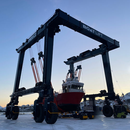 Судоподъемник с дистанционным управлением - BL300TL-90°RC MQ - BOAT LIFT - полноприводный / для подъема