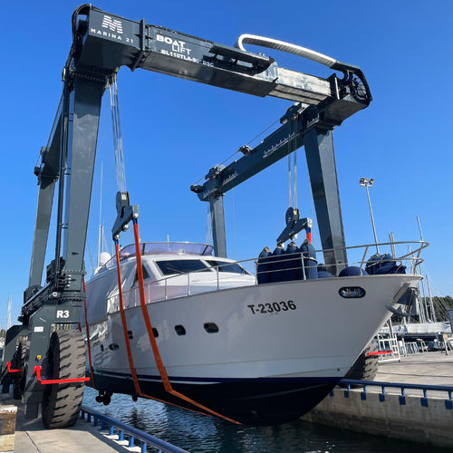 Судоподъемник изменяемая ширина - BOAT LIFT - с дистанционным управлением / электрический