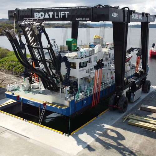 Судоподъемник с дистанционным управлением - BL420TL-90°DSC - BOAT LIFT - полноприводный / для большой нагрузки / для подъема