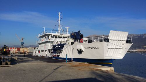 Грузовое судно рабочая баржа - PLOVPUT SPLIT - Brodosplit Shipyard - из бетона