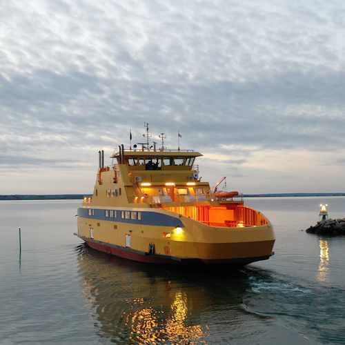 Пассажирский паром Bureau Veritas - Braheborg - UKI Workboat - сталь / полярный