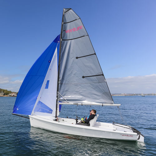 Парусник спортивная килевая яхта - VENTURE CONNECT SCS - RS Sailing France - с подъемным килем / с двойным пером руля / бушприт