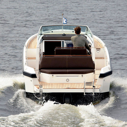 Прогулочный катер с внутренним мотором - 26  - Delta POwerboats - дизельный / с двойной консолью / с открытым кокпитом