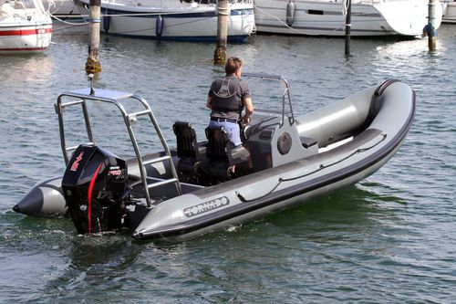 Надувная лодка c подвесным мотором - 6.4M - Tornado Boats - RIB / открытая / высокоэффективная