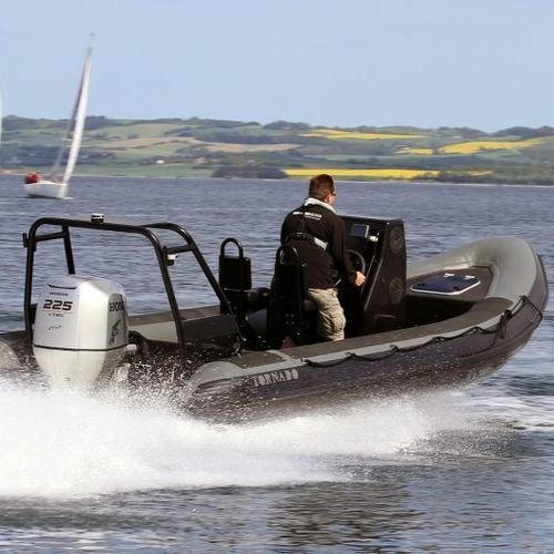 Надувная лодка c подвесным мотором - 6.8M - Tornado Boats - RIB / с центральной консолью / открытая