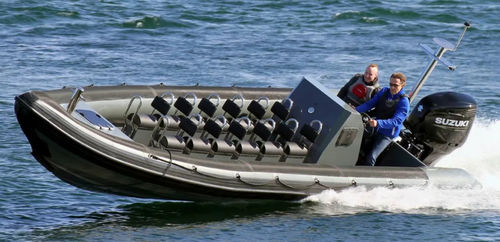 Надувная лодка c подвесным мотором - 9.5M - Tornado Boats - двухмоторная / RIB / с центральной консолью