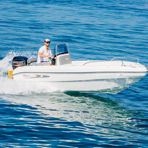 Открытый катер c подвесным мотором - 480  - Karel Boats - с центральной консолью / 6 мест / солнечная ванна