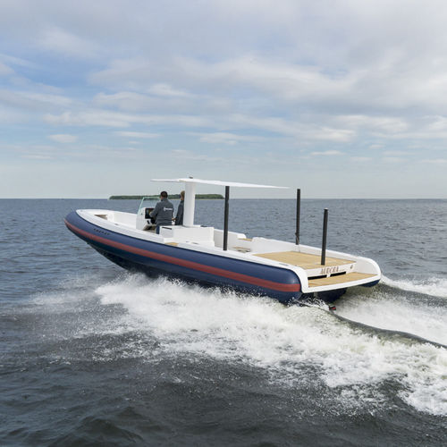 Надувная лодка с внутренним мотором - T/T Aurora - Xtenders - полужесткая / с центральной консолью / открытая