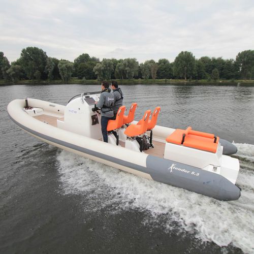 Надувная лодка с внутренним мотором - 8.3M - Xtenders - полужесткая / с центральной консолью / открытая
