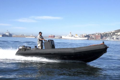 Профессиональный катер рабочее судно - RHINO 670 - Rhino Marine Products (Pty) Ltd - катамаран / c подвесным мотором / из ПЭНД