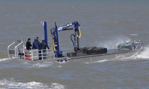 Профессиональный катер судно технического обеспечения - CHALANDS À ROUES - Navalu - c подвесным мотором / из алюминия