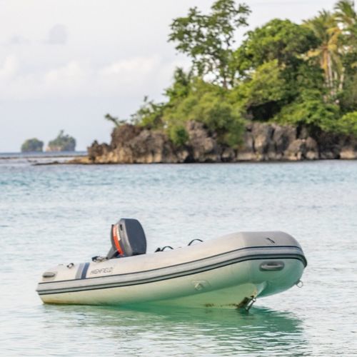 Надувная лодка c подвесным мотором - Ultralite 240 - HIGHFIELD BOATS - полужесткая / открытая / макс. 3 человека