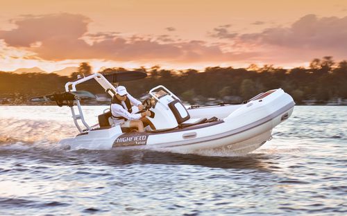Надувная лодка c подвесным мотором - Velox 420 - HIGHFIELD BOATS - полужесткая / открытая / с центральной консолью