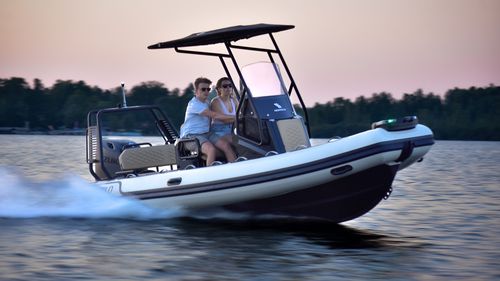 Надувная лодка c подвесным мотором - SP 560 - HIGHFIELD BOATS - полужесткая / открытая / с боковой консолью