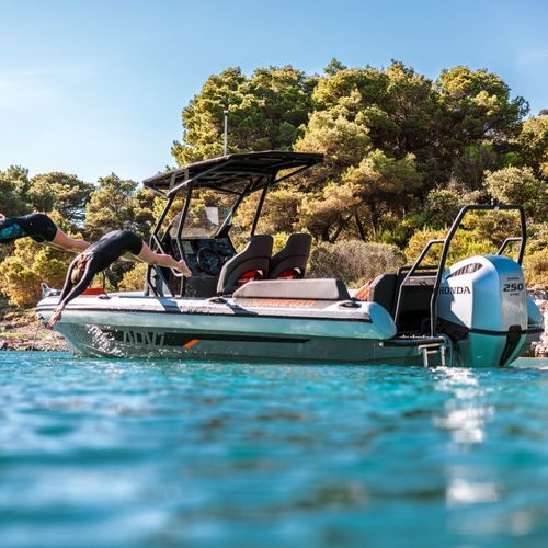 Надувная лодка c подвесным мотором - ADV7 - HIGHFIELD BOATS - полужесткая / открытая / с центральной консолью
