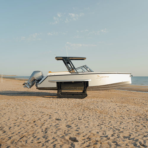 Небольшой катер c подвесным мотором - Iguana Yachts - двухмоторный / корпус глиссирующего типа / с двойной консолью