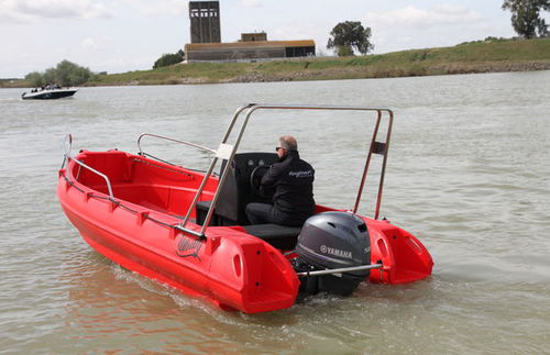Ботик c подвесным мотором - 500 - WHALY BOATS  - открытый / с боковой консолью / для досуга