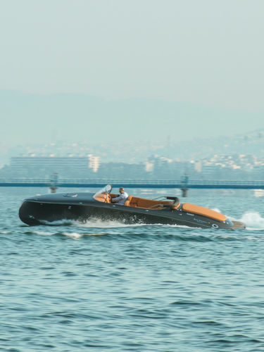 Небольшой катер с внутренним мотором - Venus Speedster X - Seven Seas Yachts - электрический / дизельный / горючее