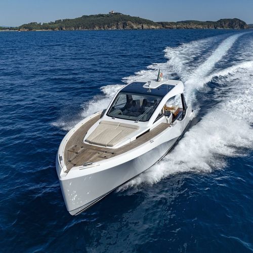 Прогулочный катер с каютой c подвесным мотором - 43 veloce - Italia Yachts - с внутренним мотором / двухмоторный / трехмоторный