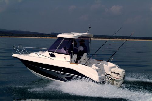 Рыболовно-прогулочный катер c подвесным мотором - 550 PILOTHOUSE - Mazury Sp. z o.o.  - с рулевой рубкой / макс. 4 человека / с кабиной