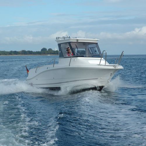 Рыболовно-прогулочный катер c подвесным мотором - M670 PILOTHOUSE - Mazury Sp. z o.o.  - с рулевой рубкой / макс. 7 человек / макс. 5 человек