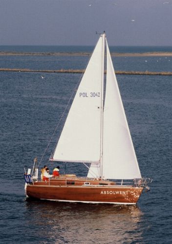 Круизный парусник - ABSOLWENT 900 - HABER YACHTS Sp. z o.o.  - 7 спальных мест / из дерева / бушприт