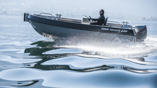 Ботик c подвесным мотором - 530 - Tinn-Silver aluminium boats - открытый / с центральной консолью / из алюминия