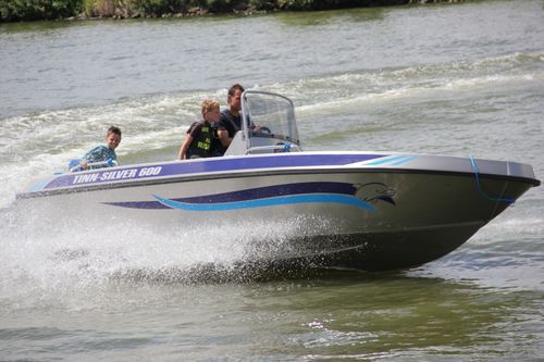 Открытый катер c подвесным мотором - 600 Sport - Tinn-Silver aluminium boats - с центральной консолью / спортивный / для досуга