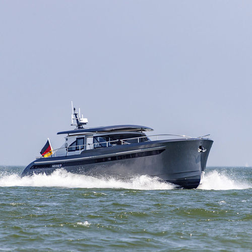 Круизная моторная яхта - 52 S PERFORMANCE - Steeler Yachts - высокоэффективная / хардтоп / с рулевой рубкой