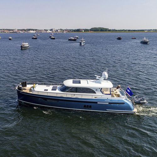 Круизная моторная яхта - 65S LONG RANGE - Steeler Yachts - с флайбриджем / 3 каюты / 8 спальных мест