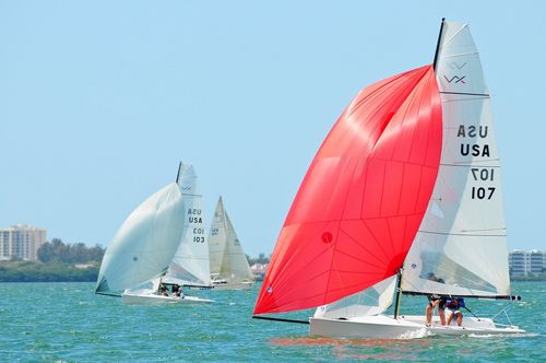 Парусник спортивная килевая яхта - VX ONE - Bennett Yachting - с подъемным килем / бушприт / передвижной