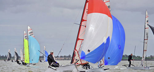 Одиночный швертбот - MUSTO SKIFF - Bennett Yachting - скиф / с одной трапецией / асимметричный спинакер