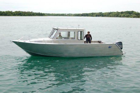 Прогулочный катер с каютой c подвесным мотором - 28' - Henley Boats™ - хардтоп / с закрытым кокпитом