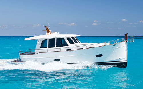Быстроходный катер с внутренним мотором - MENORQUÍN 42 HT  - Sasga Yachts - дизельный / с закрытым кокпитом / 2 каюты