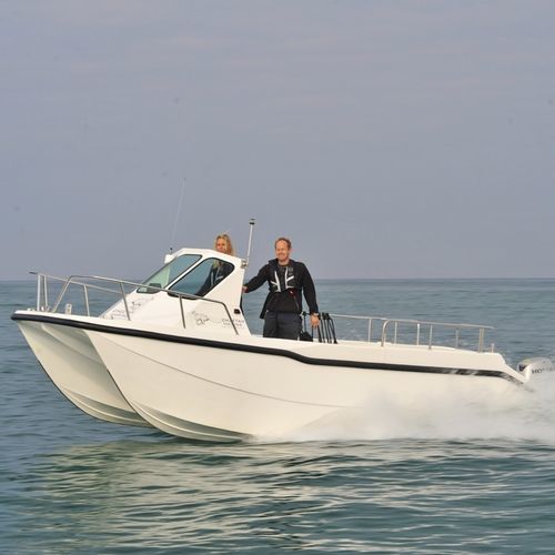 Открытый катер катамаран - West Coast Run - Cheetah Marine - c подвесным мотором / двухмоторный / для спортивной рыбалки