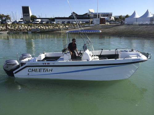 Открытый катер катамаран - Cheetah VI - Cheetah Marine - c подвесным мотором / двухмоторный / с центральной консолью