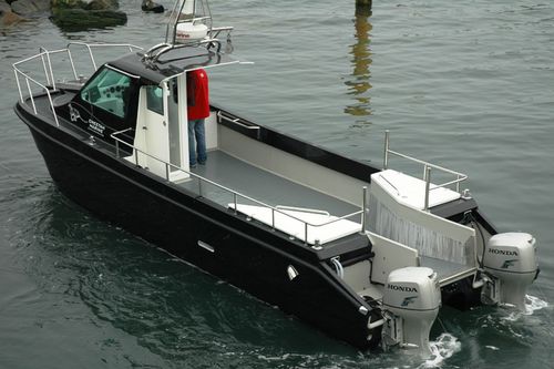 Рыболовно-прогулочный катер катамаран - Gusto - Cheetah Marine - c подвесным мотором / двухмоторный / с закрытым кокпитом