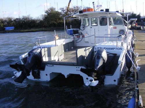 Рыболовно-прогулочный катер катамаран - Kraken - Cheetah Marine - c подвесным мотором / двухмоторный / с рулевой рубкой