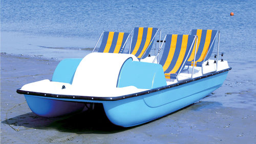 Прогулочный катамаран 5 мест - CAPRI L - AQUABLUE - из полиэстера / синий / желтый