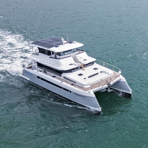 Моторная яхта катамаран - 1900 BLUEWATER - LONGREACH POWER CATAMARAN - круизная / с флайбриджем / 3 каюты