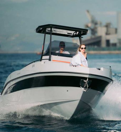 Открытый катер c подвесным мотором - NIREUS CL620 - LGK MARINE - с центральной консолью / макс. 10 человек / Т-образная верхняя часть