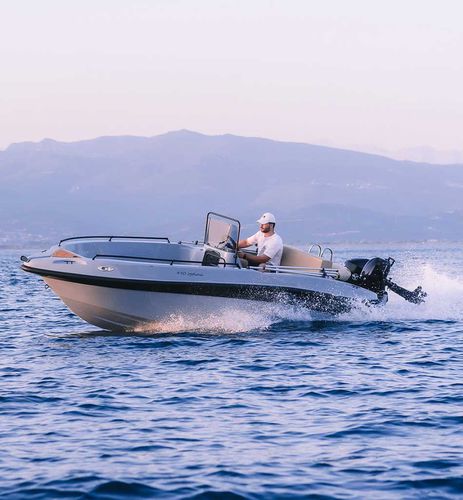Открытый катер c подвесным мотором - NIREUS 490 OPTIMA - LGK MARINE - с центральной консолью / макс. 5 человек / солнечная ванна