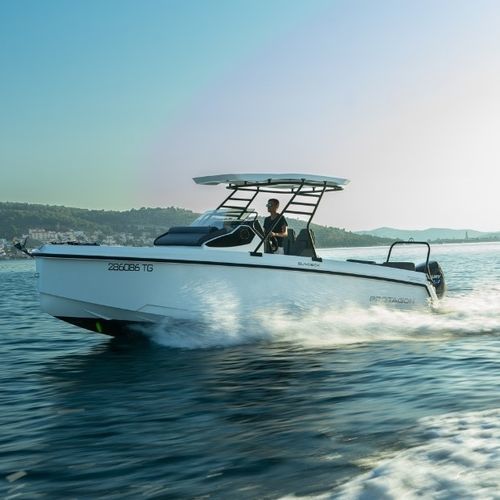 Открытый катер c подвесным мотором - 25  - Protagon Yachts - с центральной консолью / для дайвинга / солнечная ванна