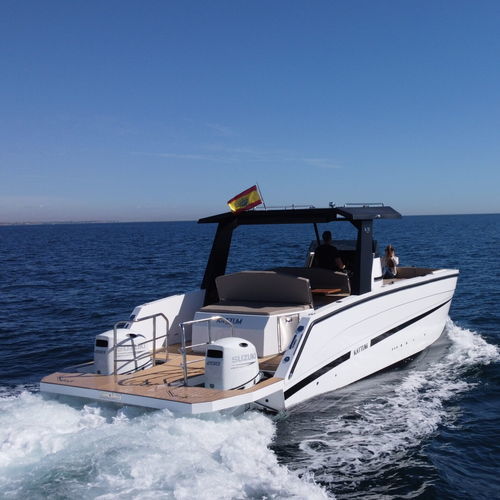 Открытый катер катамаран - K 30 - Kattum Yachts - c подвесным мотором / двухмоторный / с центральной консолью