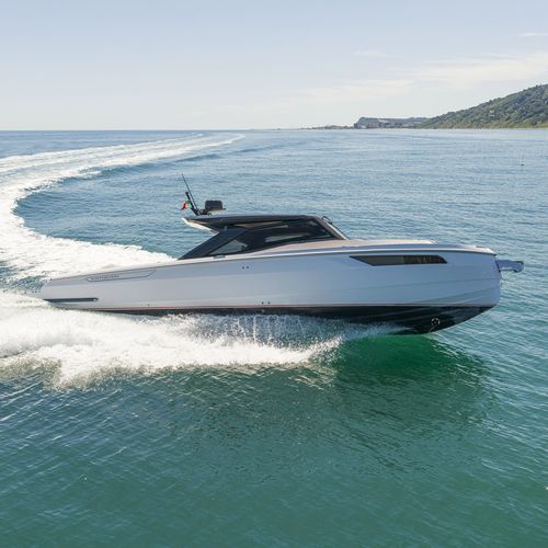 Быстроходный катер с внутренним мотором - 42 - Cantiere Navale di SANTASEVERA srl - c подвесным мотором / хардтоп / с поворотно-откидной колонкой