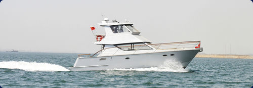 Быстроходный катер катамаран - aurora (dalian) yachts co ltd - с внутренним мотором / дизельный / двухмоторный